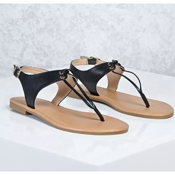 Forever 21 Shoes - Forever 21 faux leather thong Sandals Sz 8